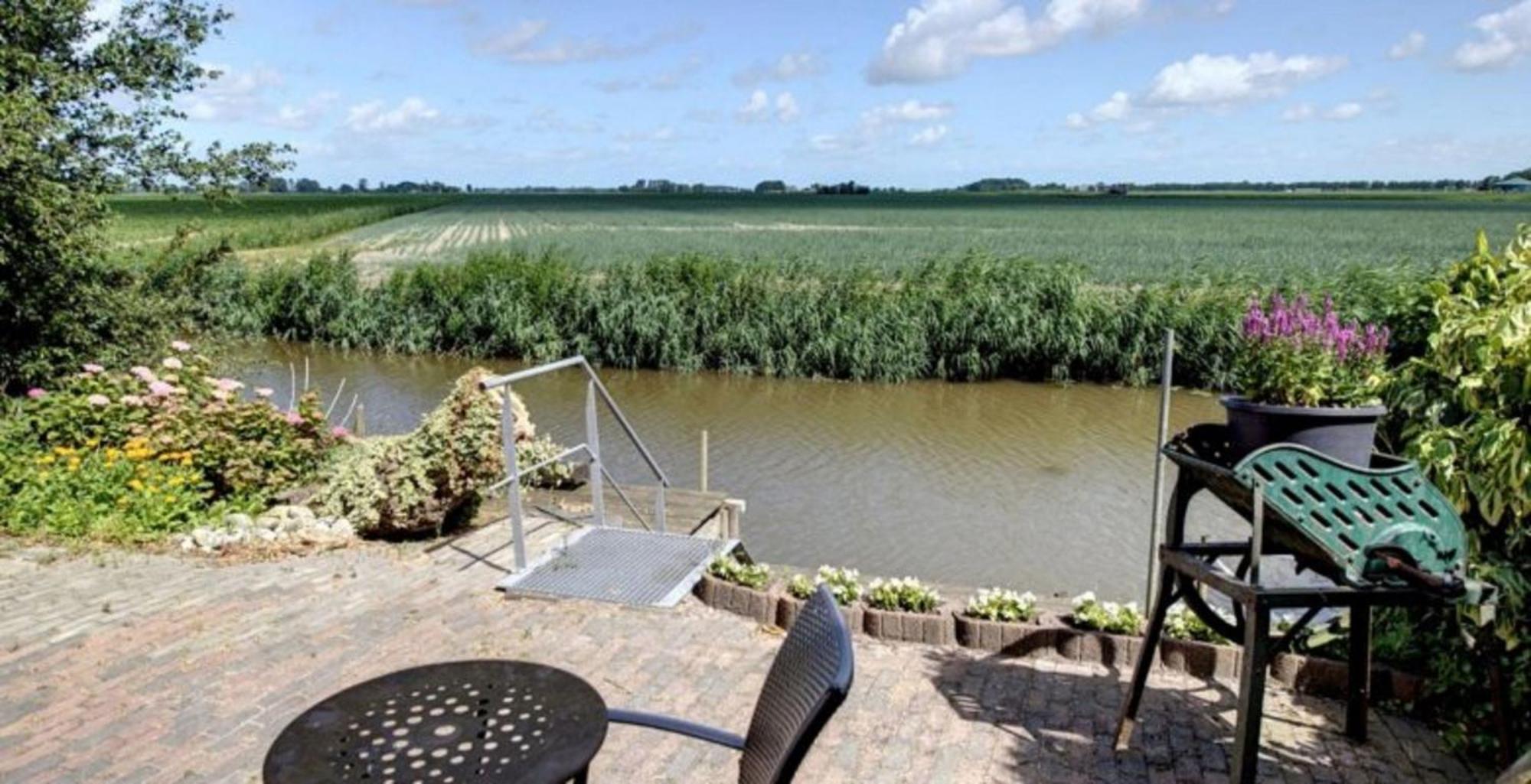 Appartement 2 Met Terras Aan De Tuin Van Op De Roemte Baflo Exterior foto